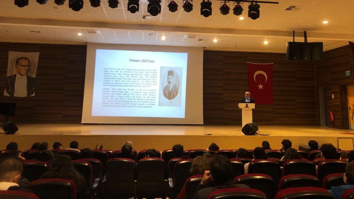 Doç Dr. Raşit GÜNDOĞDU , öğrencilerimizle Mehmet Akif Ersoy ve İstiklal Marşımız üzerine söyleşi yaptı. 